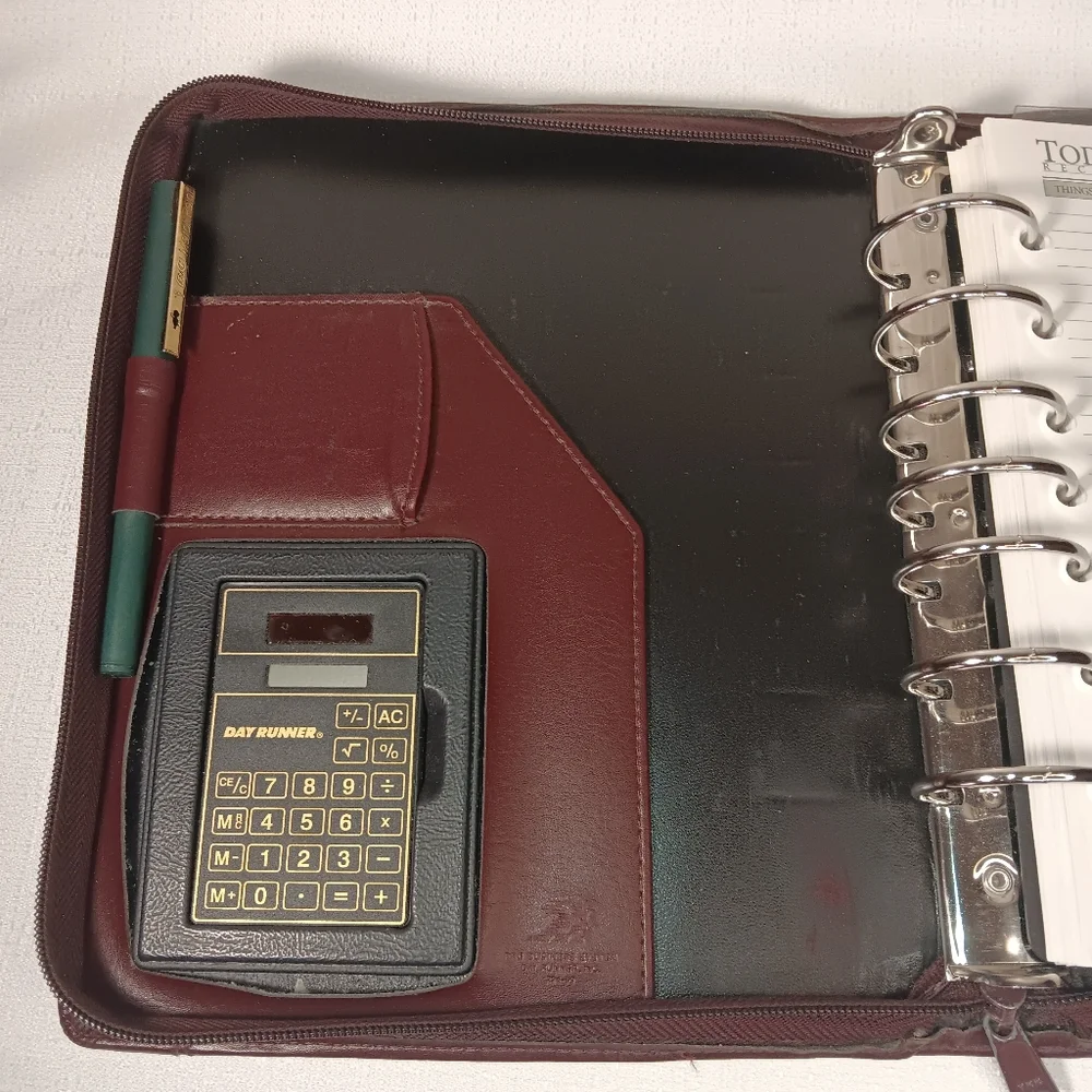 Vintage DAY RUNNER Planner w/Calculator 7 Ring (1.5”)- Zip Around Organizer